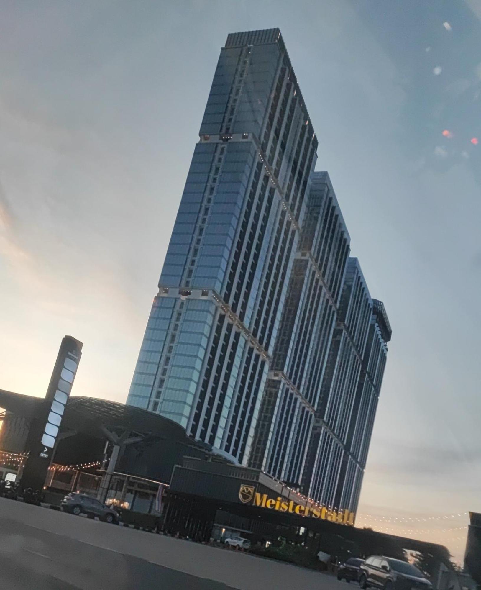 Serene Pollux Center - High Floor Sea View Apartment Batam
