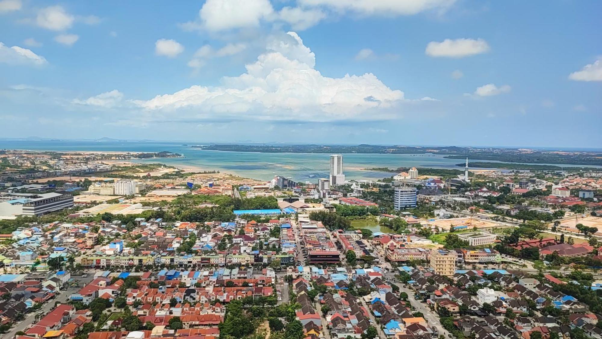 Serene Pollux Center - High Floor Sea View Apartment Batam