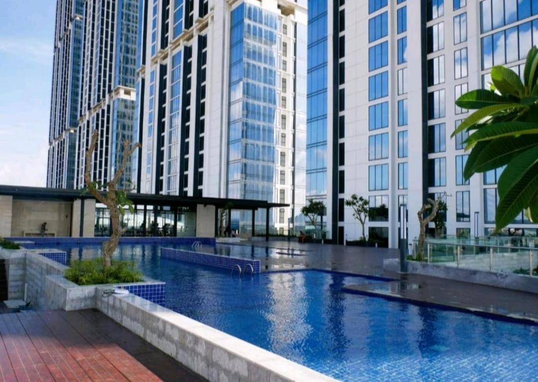 Serene Pollux Center - High Floor Sea View Batam